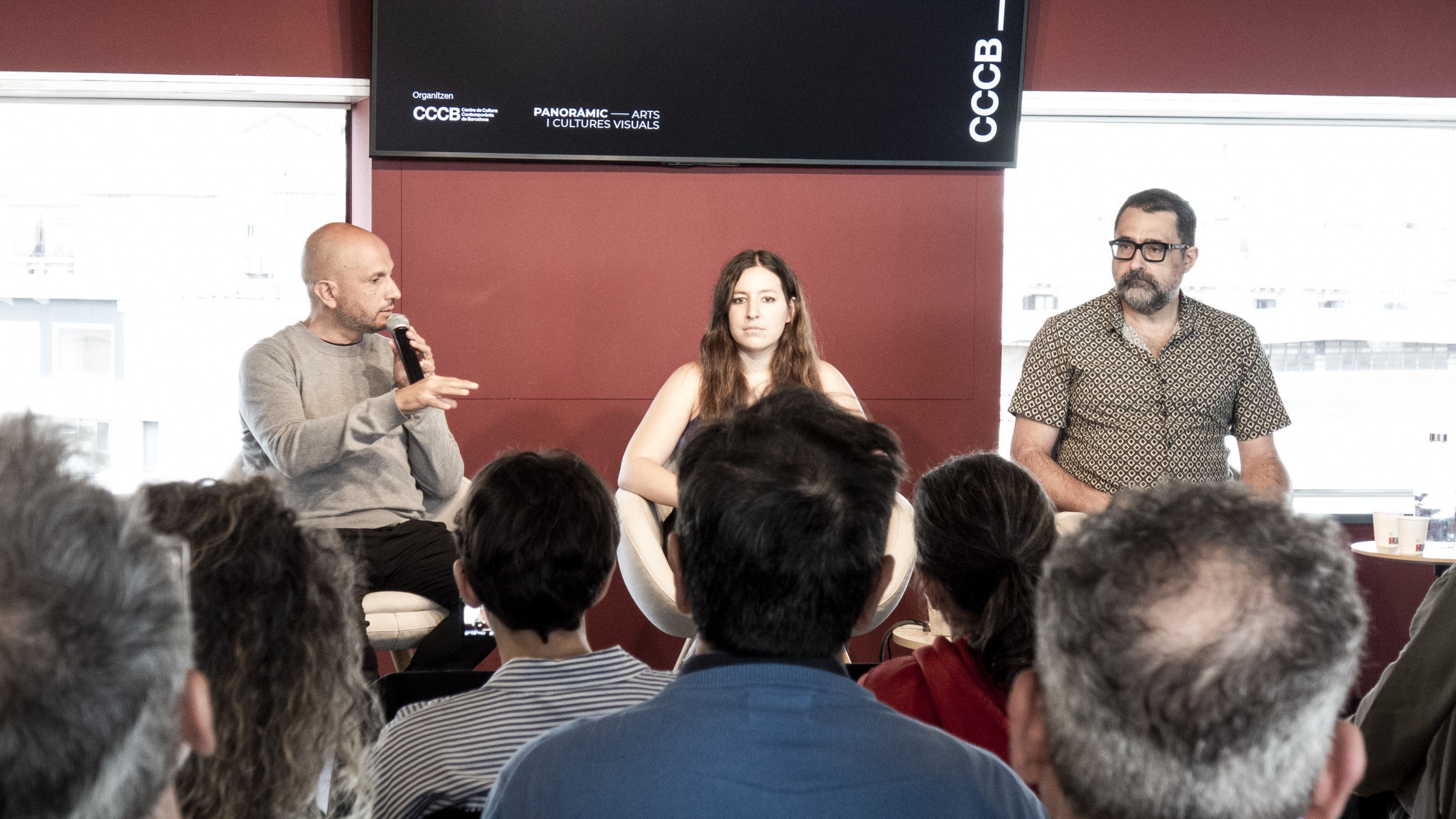 Un moment de la xerrada de Paco Gómez (Fracaso Books) i Laura C. Vela (Ediciones Comisura)