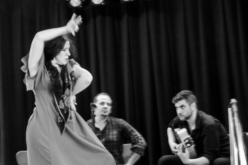La intensitat del cante, la guitarra i el ball flamenc van captivar el públic assistent al Vermutsical de Prosperitat.